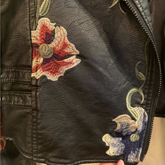 Blanknyc black and floral embroidered leather moto jacket - Picture 5 of 6